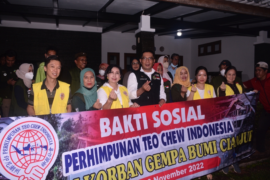 Earthquake social service with the Governor of West Java Ridwan Kamil in Cianjur